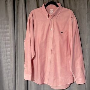 Brooks Brothers Madison non-iron men’s dress shirt. Size XL.Heathered Red color